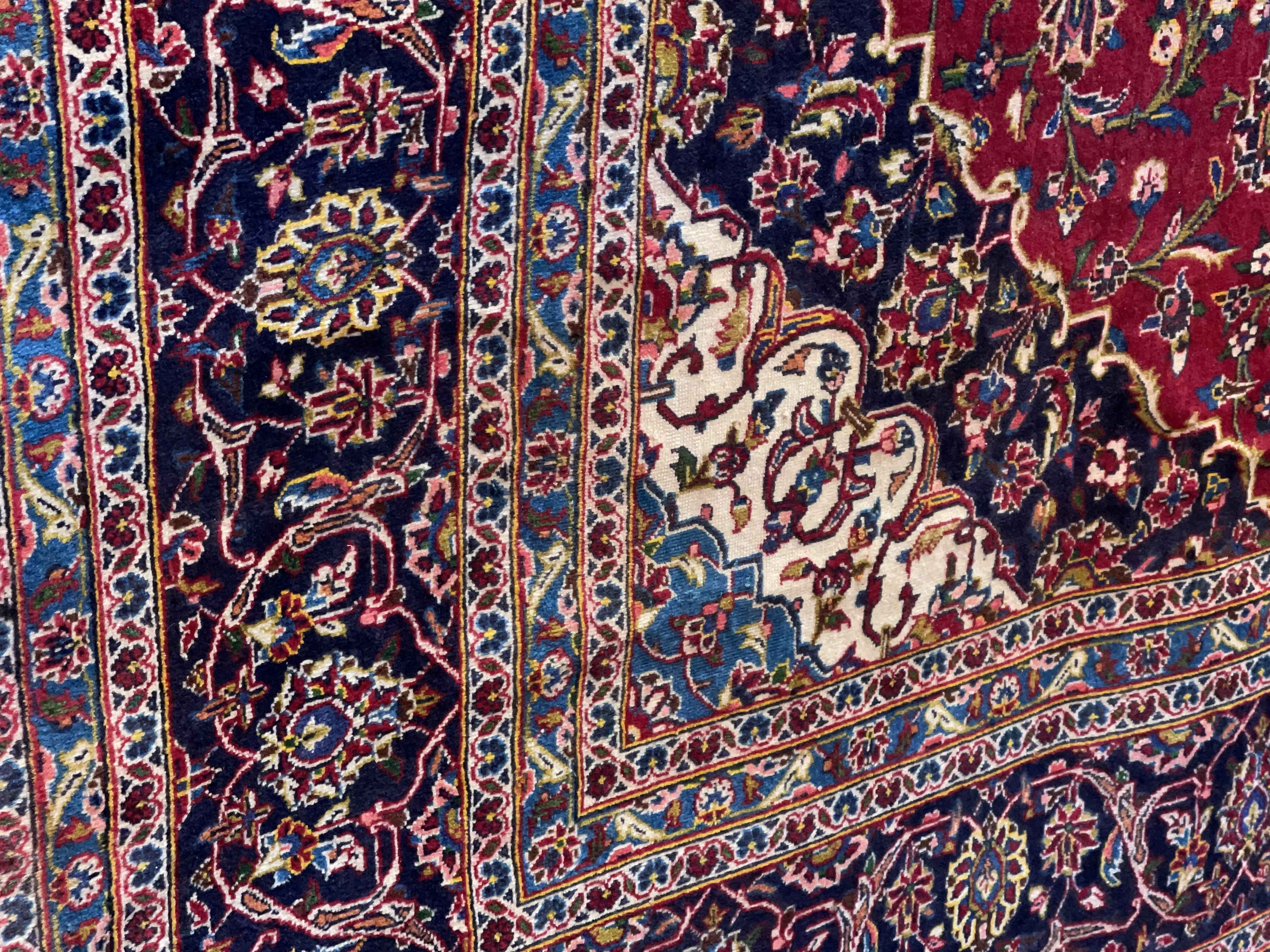 Fine hand knotted Persian Keshan carpet 3.49 by 2.49. - Image 3 of 3