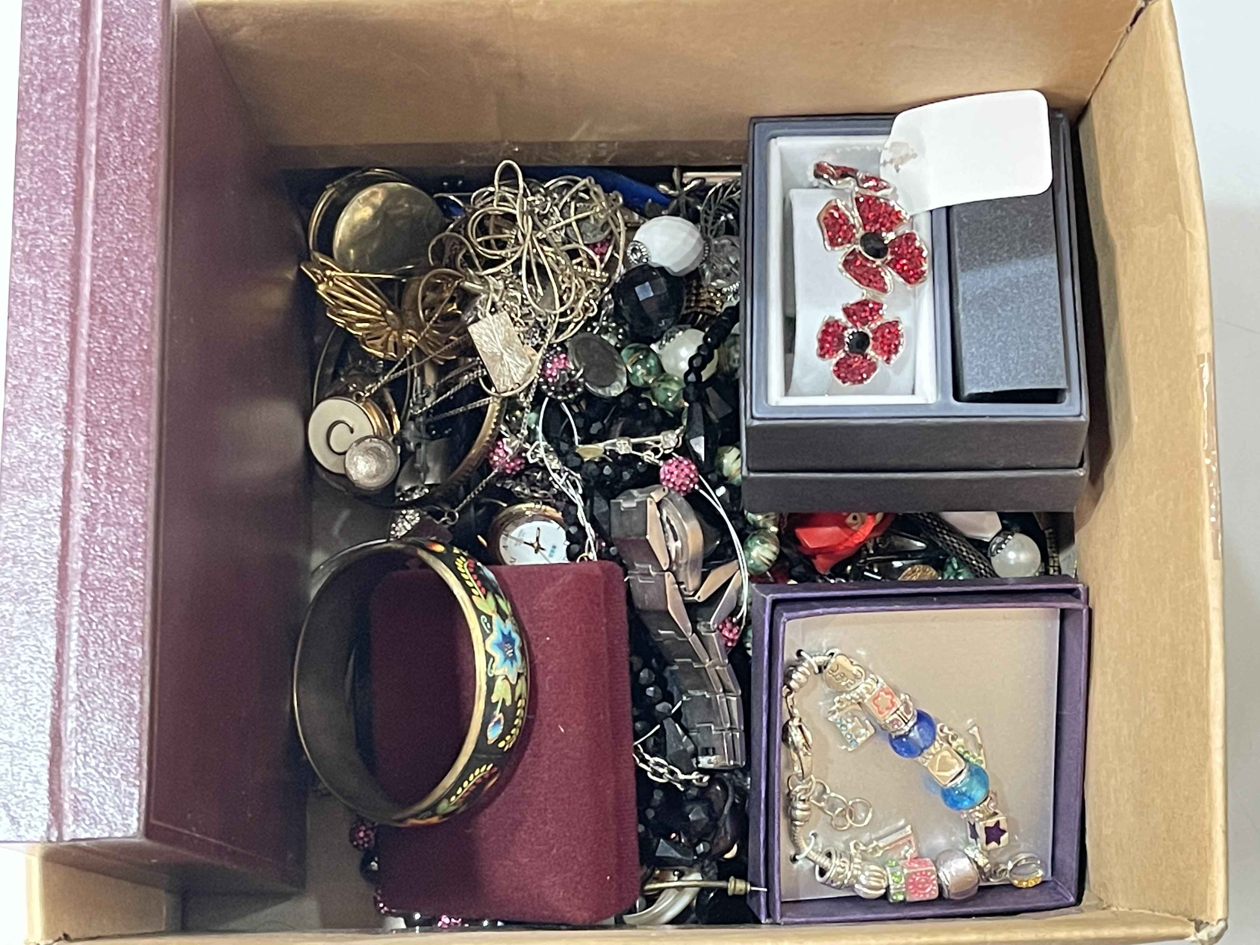 Box of jewellery.