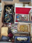 Tray box of costume jewellery.