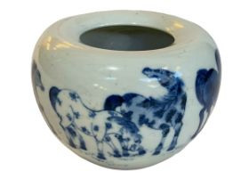 Chinese blue and white brush pot with equestrian and standing figures, 18cm.