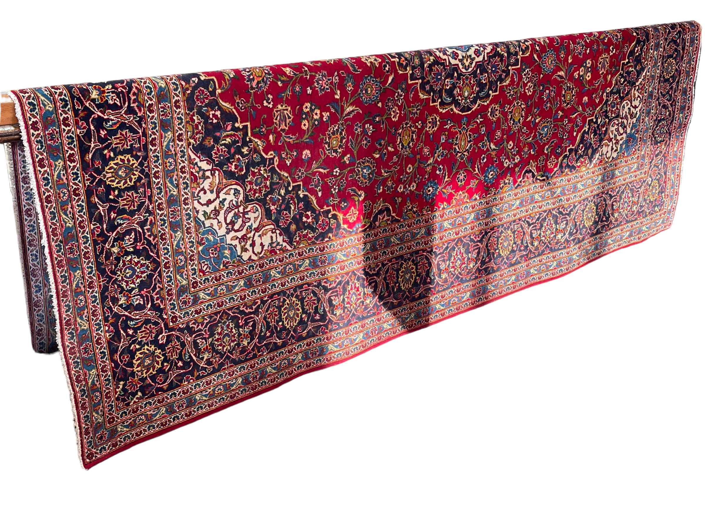 Fine hand knotted Persian Keshan carpet 3.49 by 2.49.