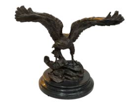 Ornate bronze eagle on a marble plinth, 37cm.