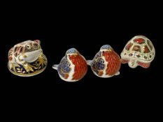 Four Royal Crown Derby paperweights, Robins, Frog and Tortoise.