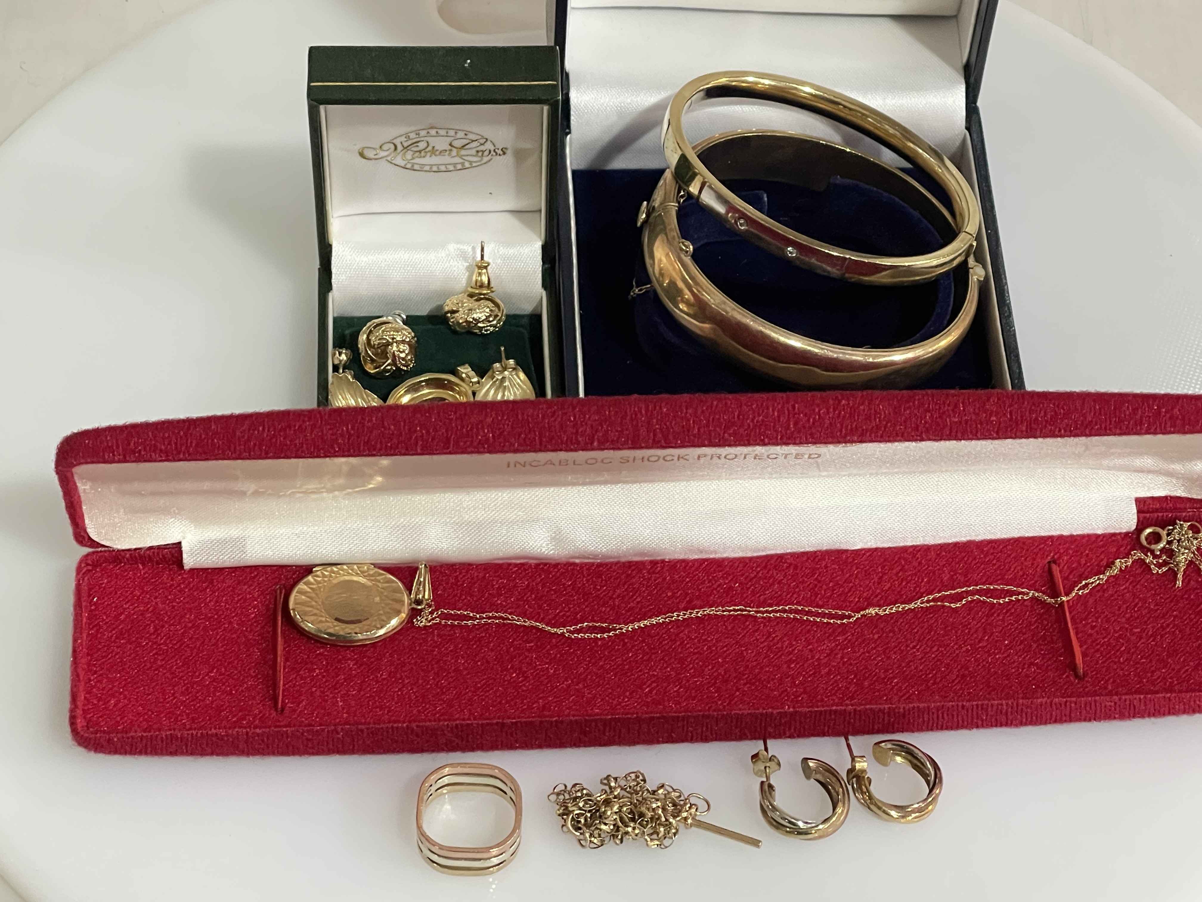 Collection of jewellery including gold.