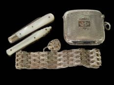 Silver vesta, Birmingham 1926, two mother of pearl folding knives, and silver bracelet (4).