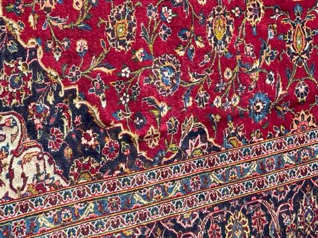 Fine hand knotted Persian Keshan carpet 3.49 by 2.49. - Image 2 of 2