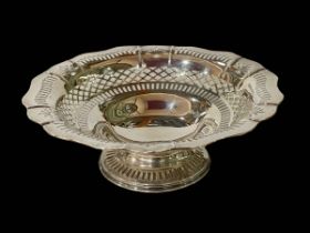 Silver pierced tazza, Birmingham 1918, 26cm diameter.