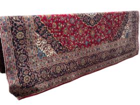 Fine hand knotted Persian Keshan carpet 3.49 by 2.49.
