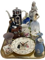 Tray lot with Royal Doulton figures, Bunnykins clock, Wedgwood, etc.