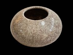 Chinese crackle glaze brush pot with seal mark, 12cm diameter.