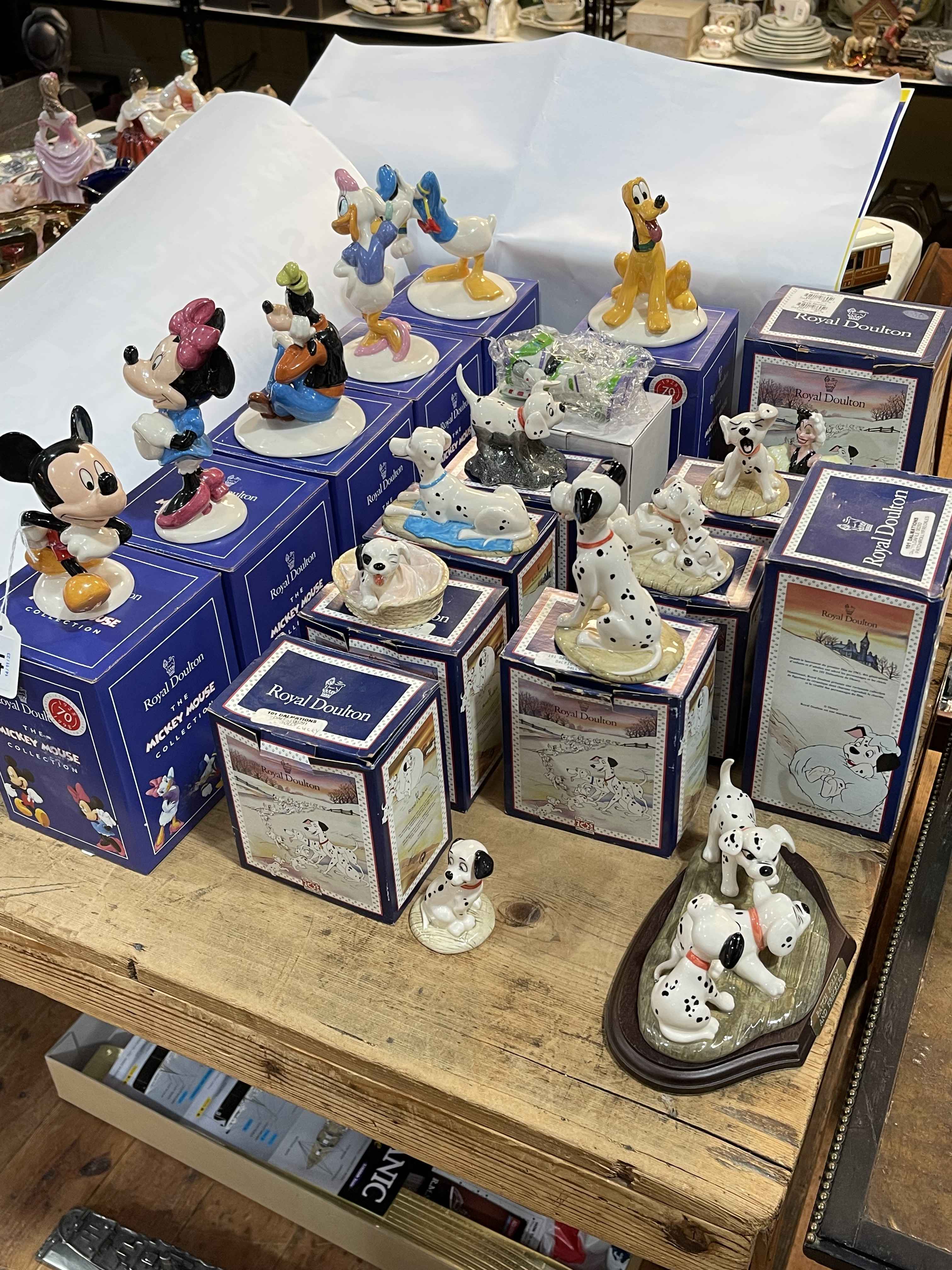 Royal Doulton Disney boxed figurines including 101 Dalmatians, Minnie Mouse, etc (14).