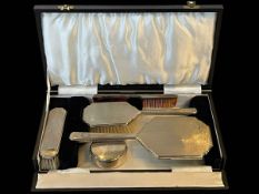 Silver engine turned brush set, Birmingham 1945, cased, and small silver box.