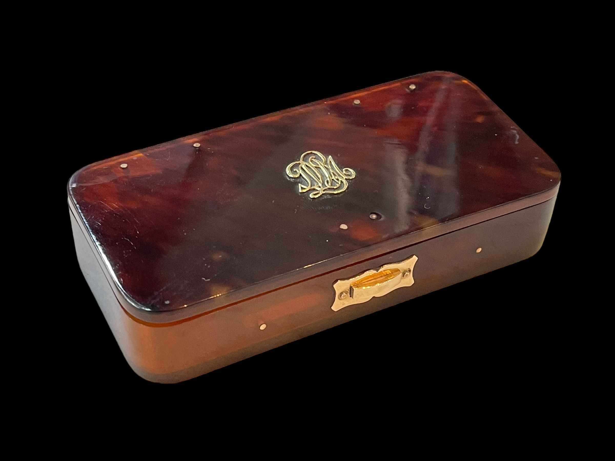 Gold mounted small tortoiseshell box, hinges hallmarked 9 carat, 11.25cm across.
