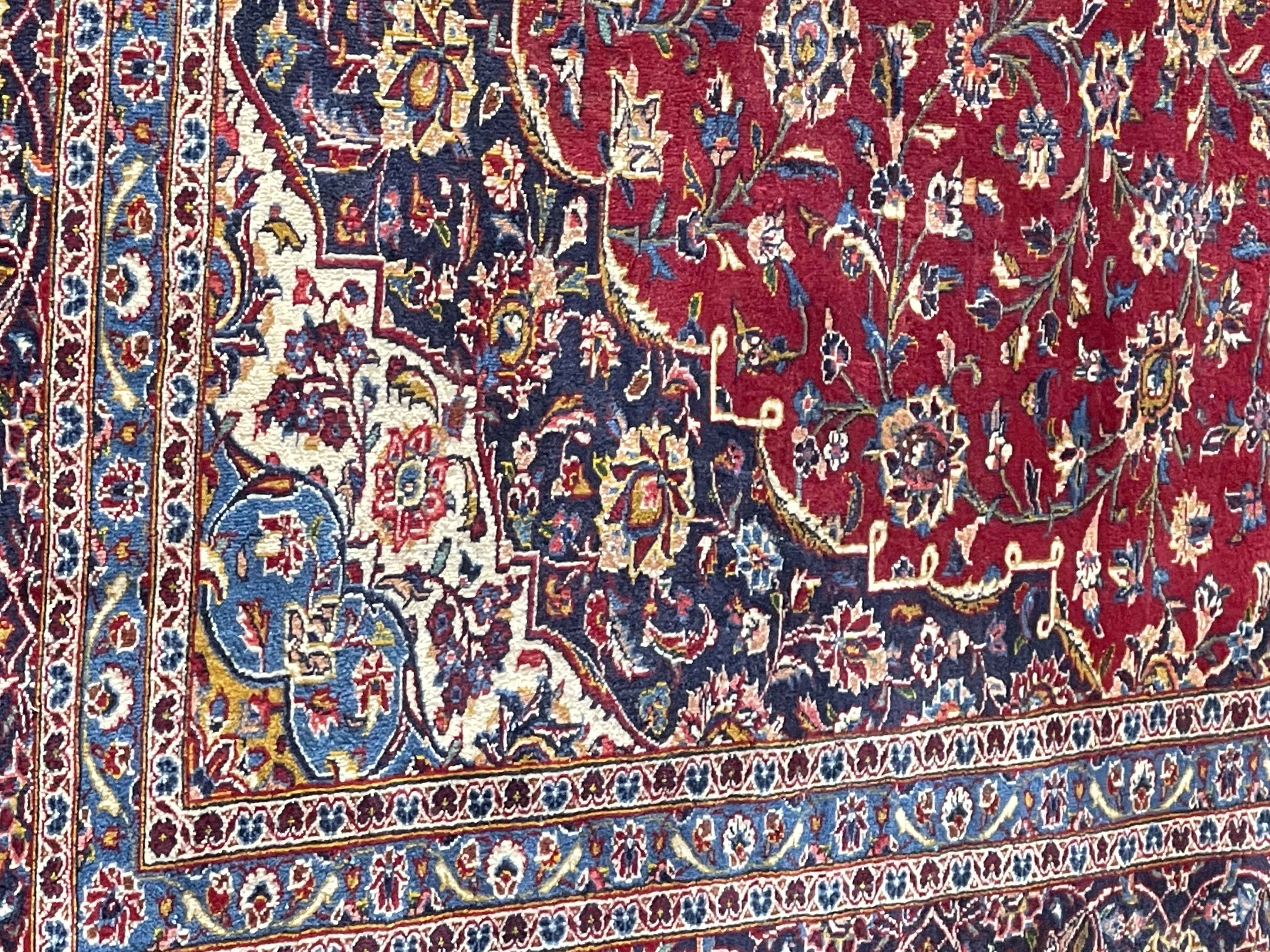 Fine hand knotted Persian Kashan carpet 4.20 by 2.97. - Image 2 of 3