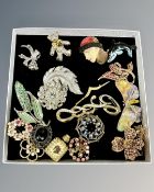 A quantity of vintage and later brooches