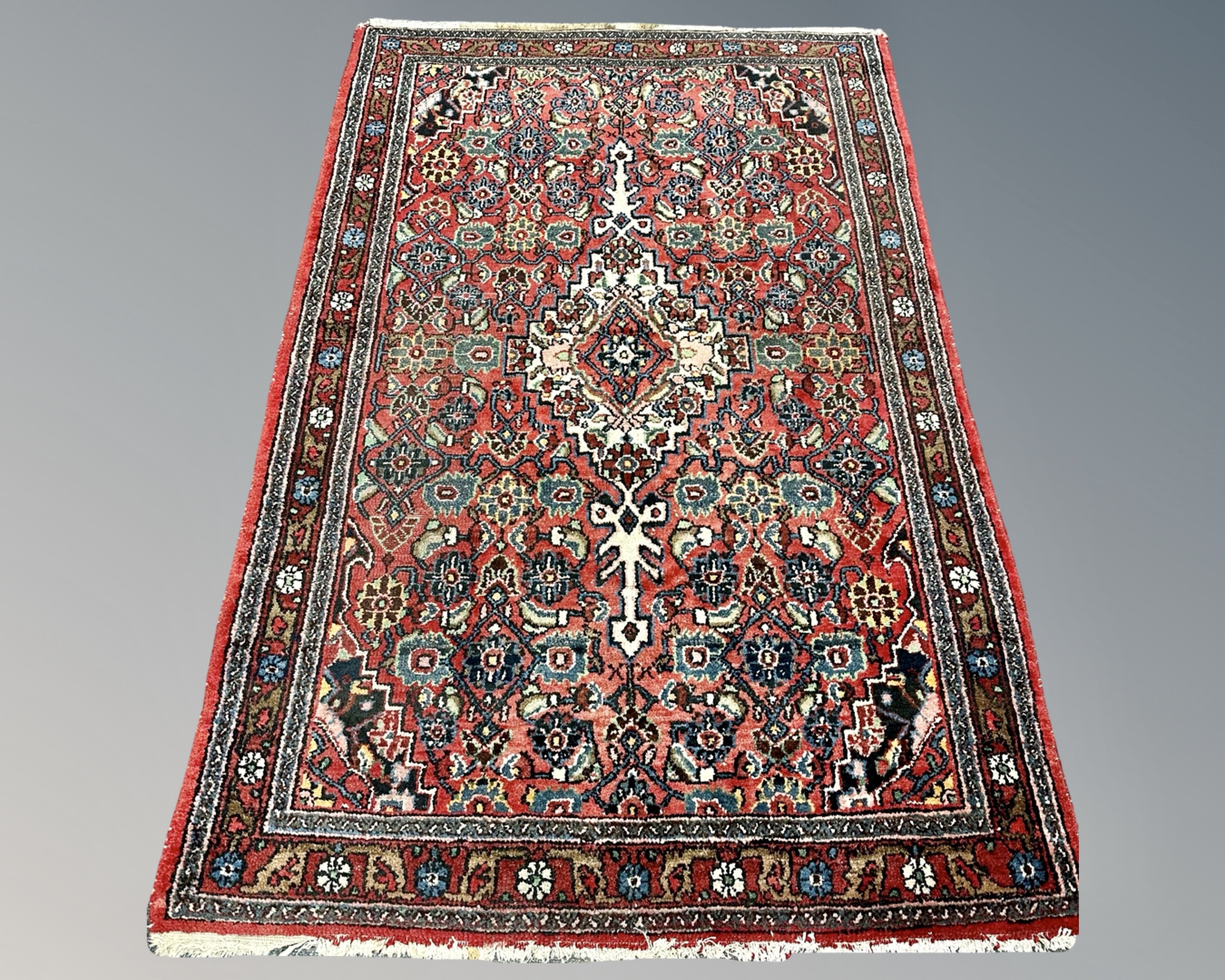 A Mahal rug 138 cm x 200 cm