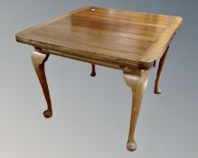 An early 20th century extending dining table (length 152cm),