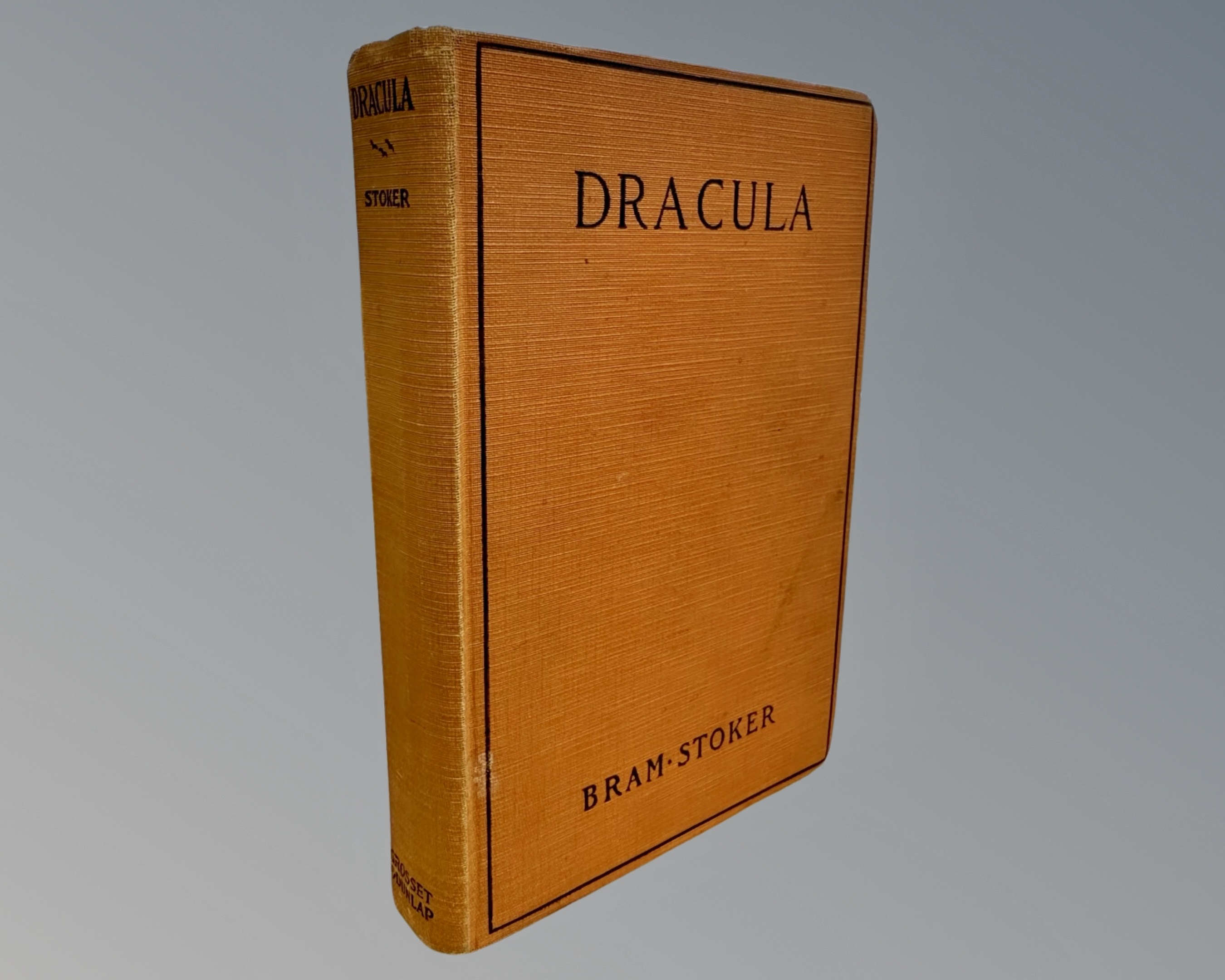 Bram Stoker : Dracula, copyright page states 1897 but this is an American reprint,