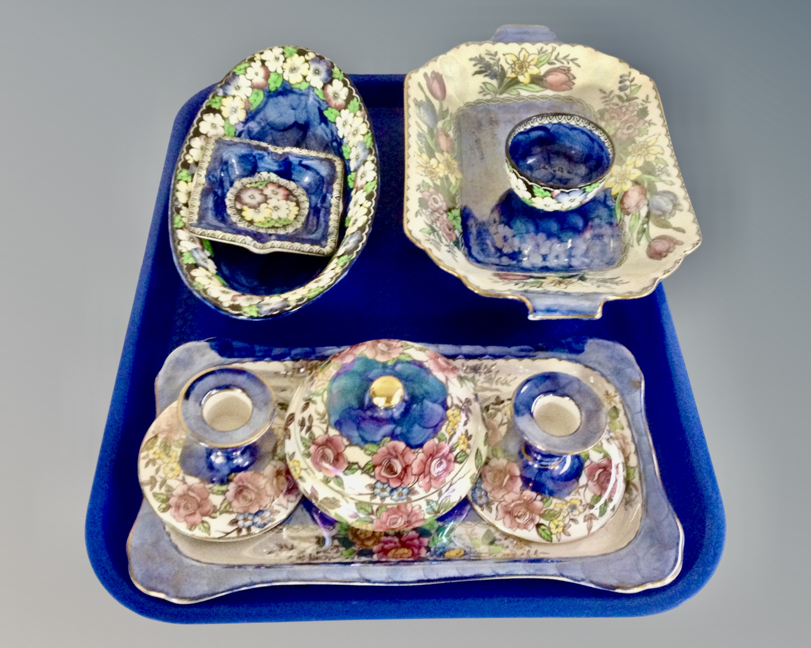 A tray containing eight pieces of Maling including four piece Rosine trinket set,