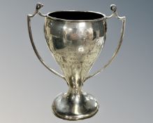 A Chinese silver trophy cup with engraving dated 1923, height 16.5 cm, 277.5g.
