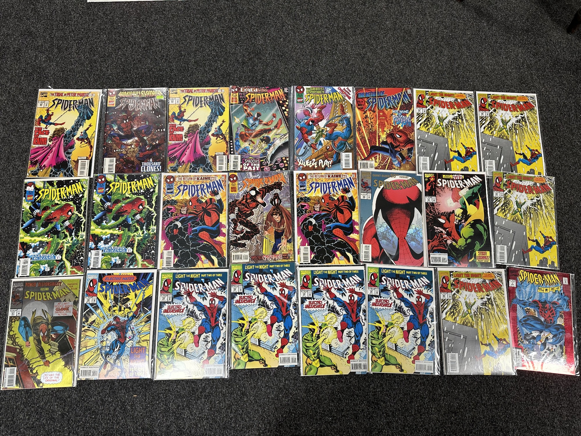 A box containing a large collection of 1990s and later Marvel Spider-Man comics including various - Image 9 of 13