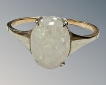 A 9ct white opal ring, L ½, 1.3g.