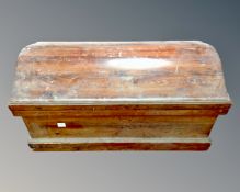 A pine dome topped blanket box (width 92cm)