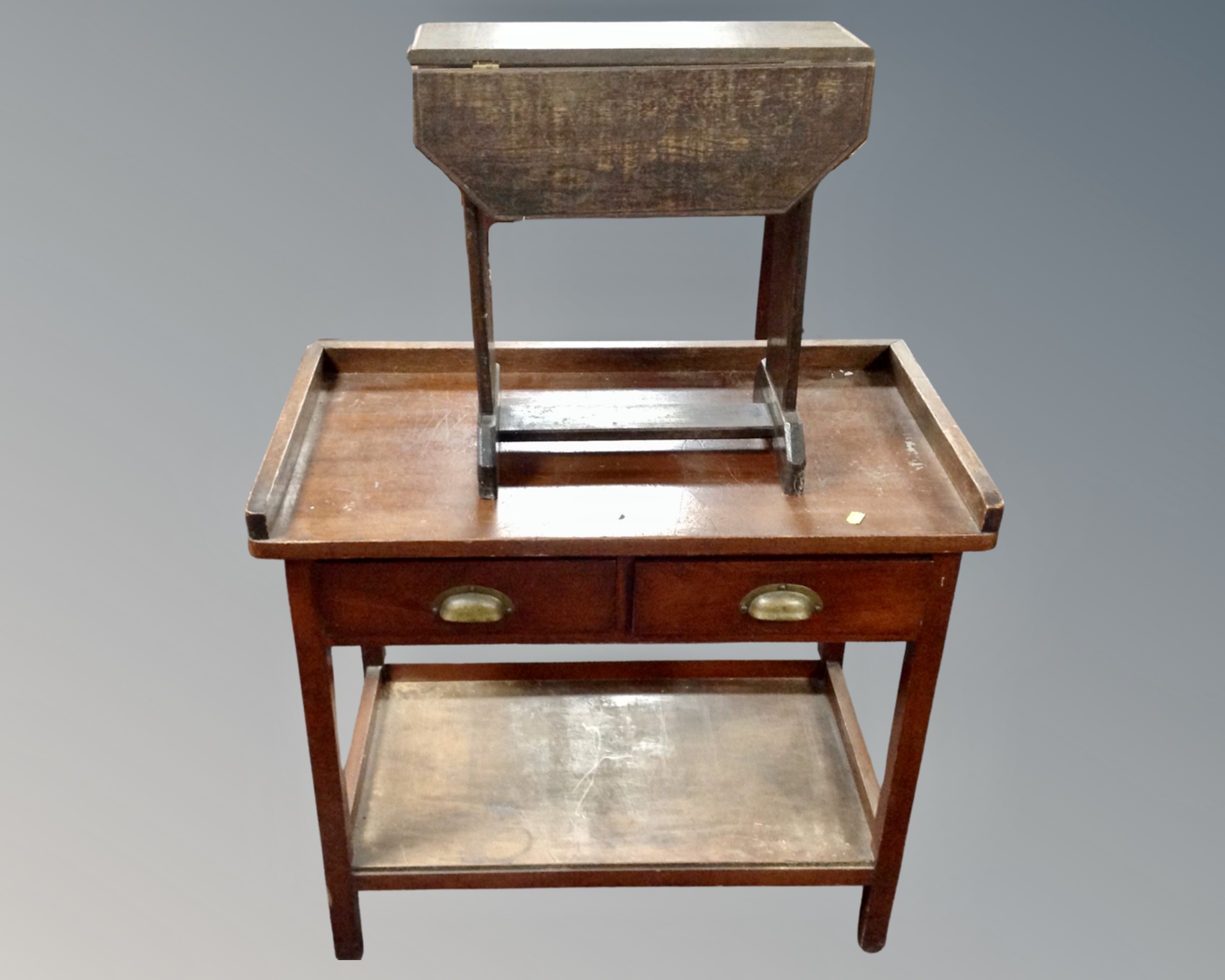 An Edwardian two tier serving table fitted with two drawers (width 81cm) together with an oak drop