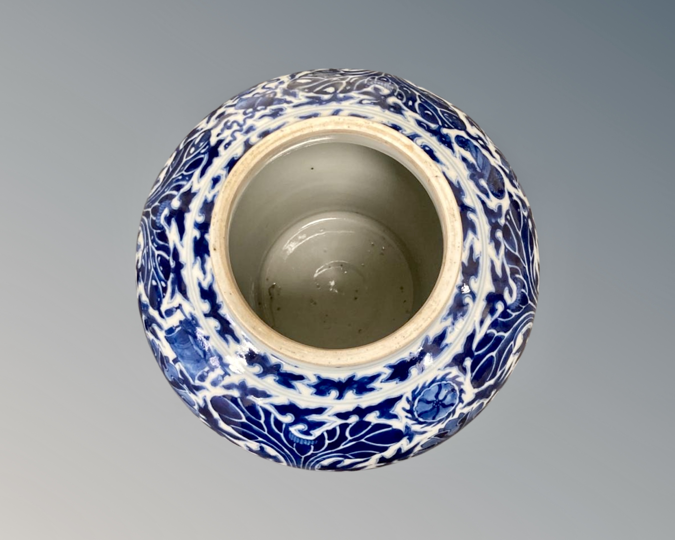 A Chinese blue and white lidded urn, height 43.5 cm, Kangxi six character mark to base. - Image 4 of 15