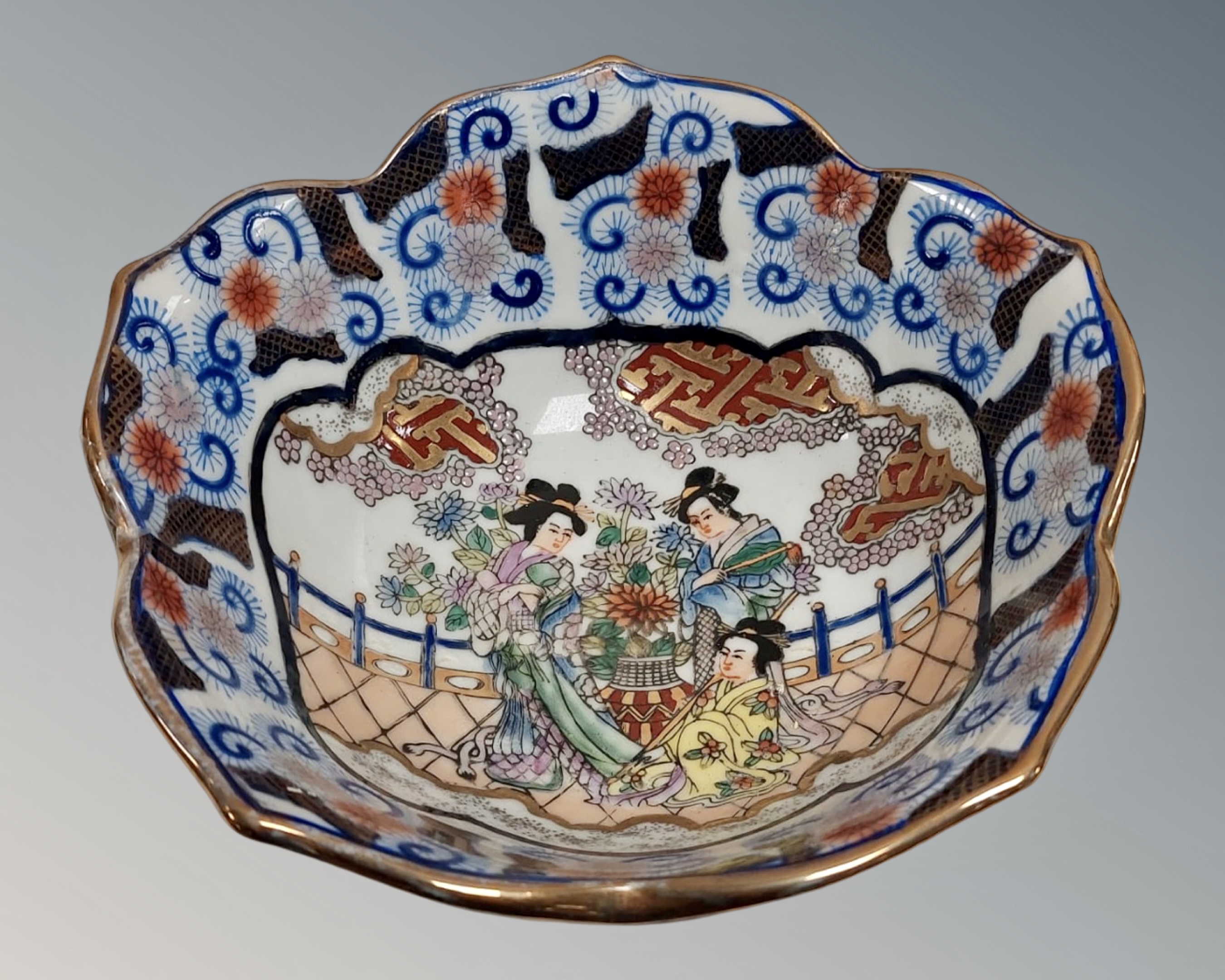A Japanese export pentagonal bowl.