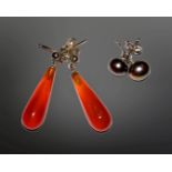 A pair of silver and agate droplet earrings with post fittings, length 28mm.