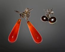 A pair of silver and agate droplet earrings with post fittings, length 28mm.