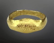 A Roman gold child's ring CONDITION REPORT: The ring weighs approximately 1g,