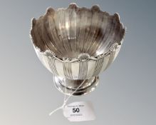 A silver pedestal bowl, Birmingham 1913, 224.2g, height 11 cm.