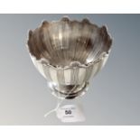 A silver pedestal bowl, Birmingham 1913, 224.2g, height 11 cm.