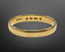 A 22ct yellow gold wedding band, 2.5g, size P.