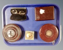 A tray containing vintage Chesterman tape measure, bakelite cigar case, onyx table lighter,