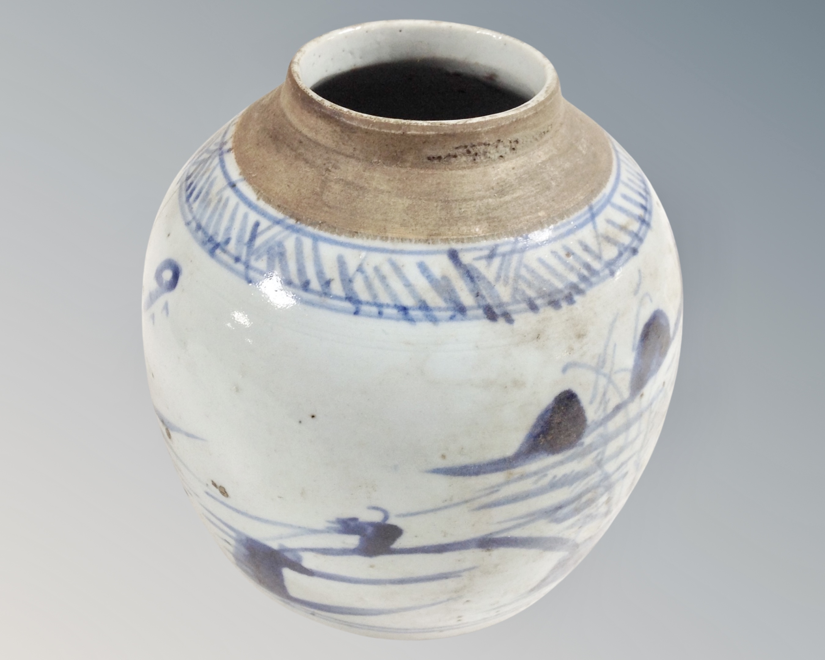 A 19th century Chinese export porcelain fruit bowl together with a blue and white ginger jar (both - Image 3 of 3