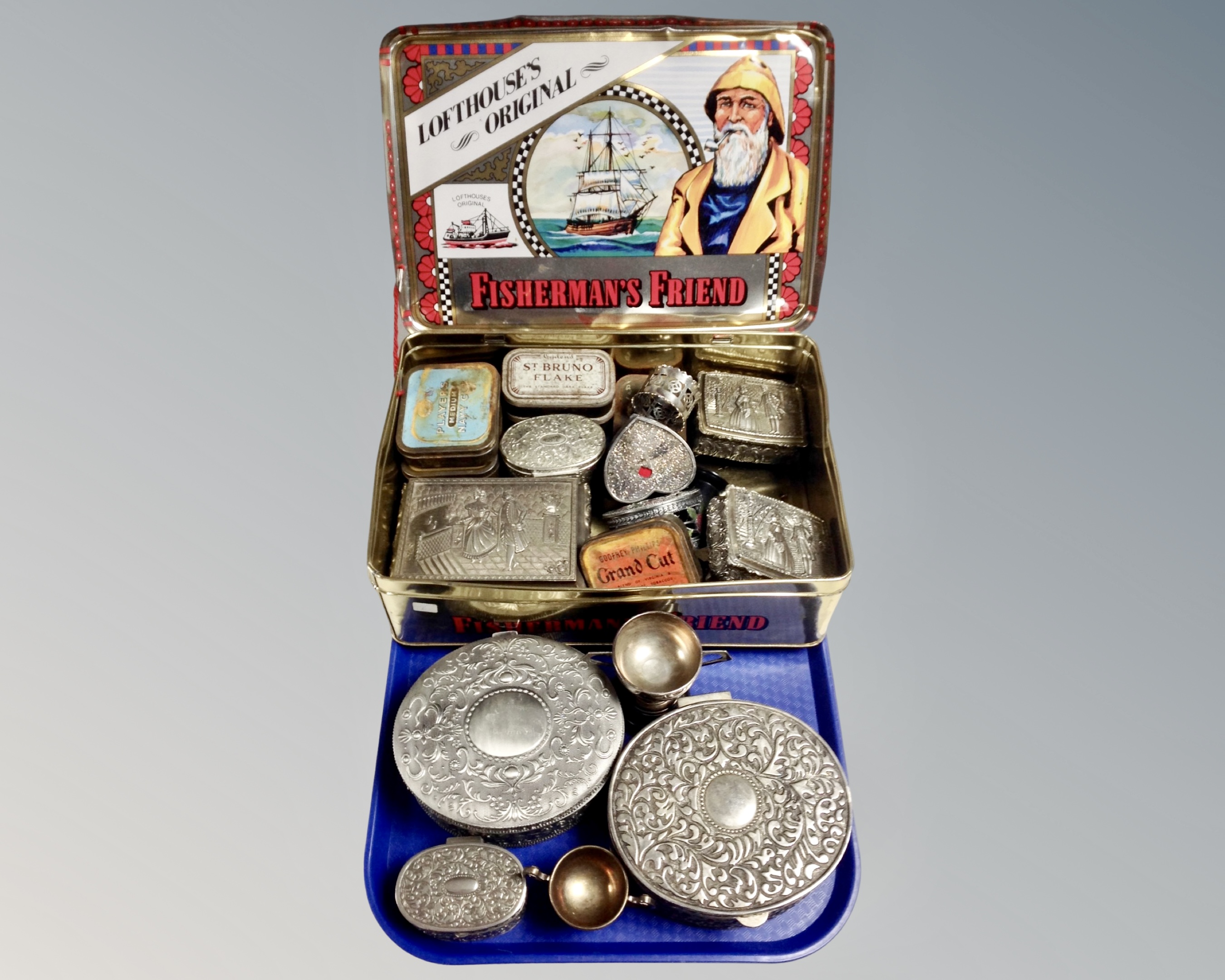 A tin of silver plated trinket boxes,