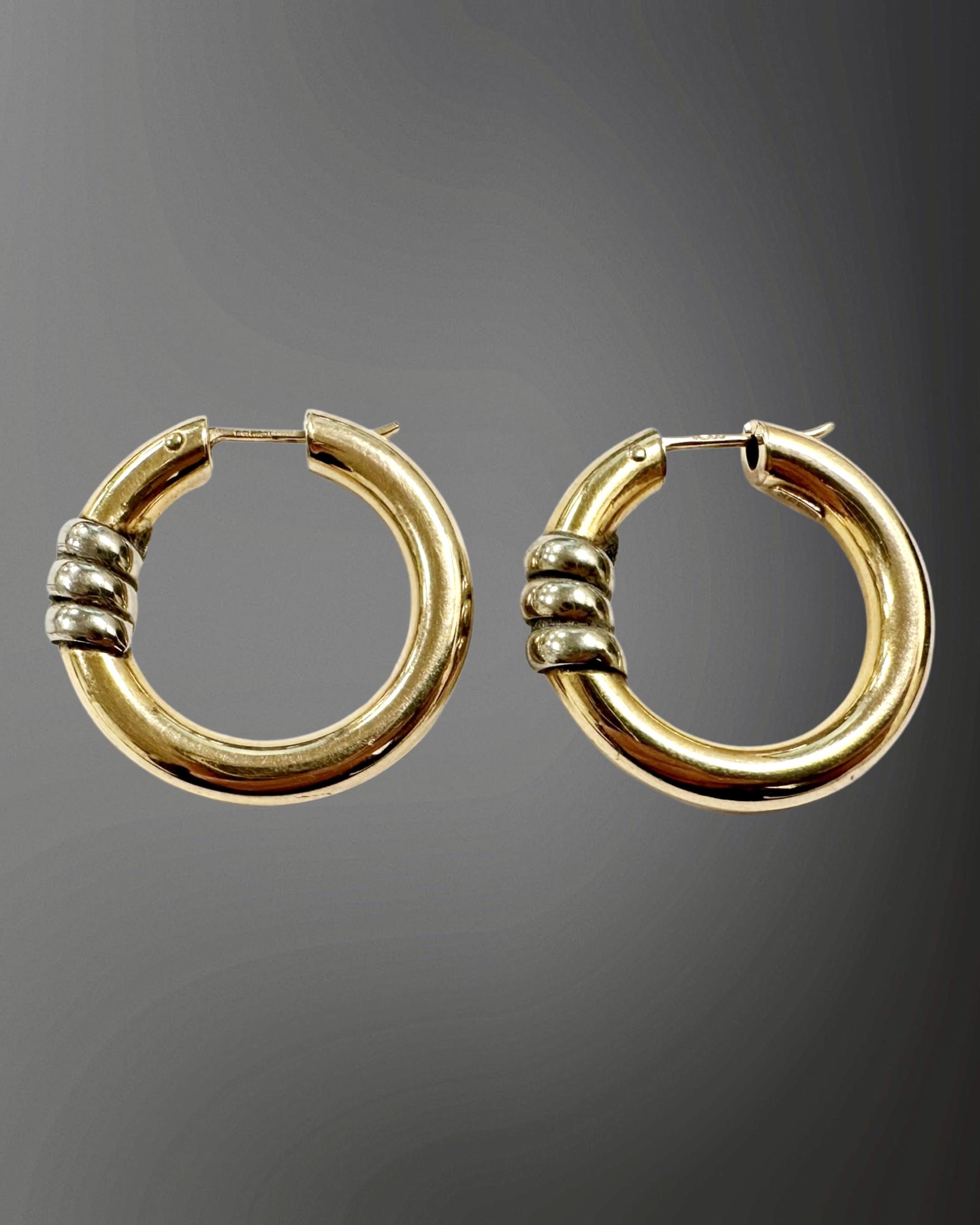 A large pair of 9ct gold two-tone hoop earrings, diameter 29mm. CONDITION REPORT: 7.