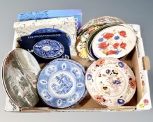 A box containing a quantity of wall and cabinet plates including Mason's, Doulton,