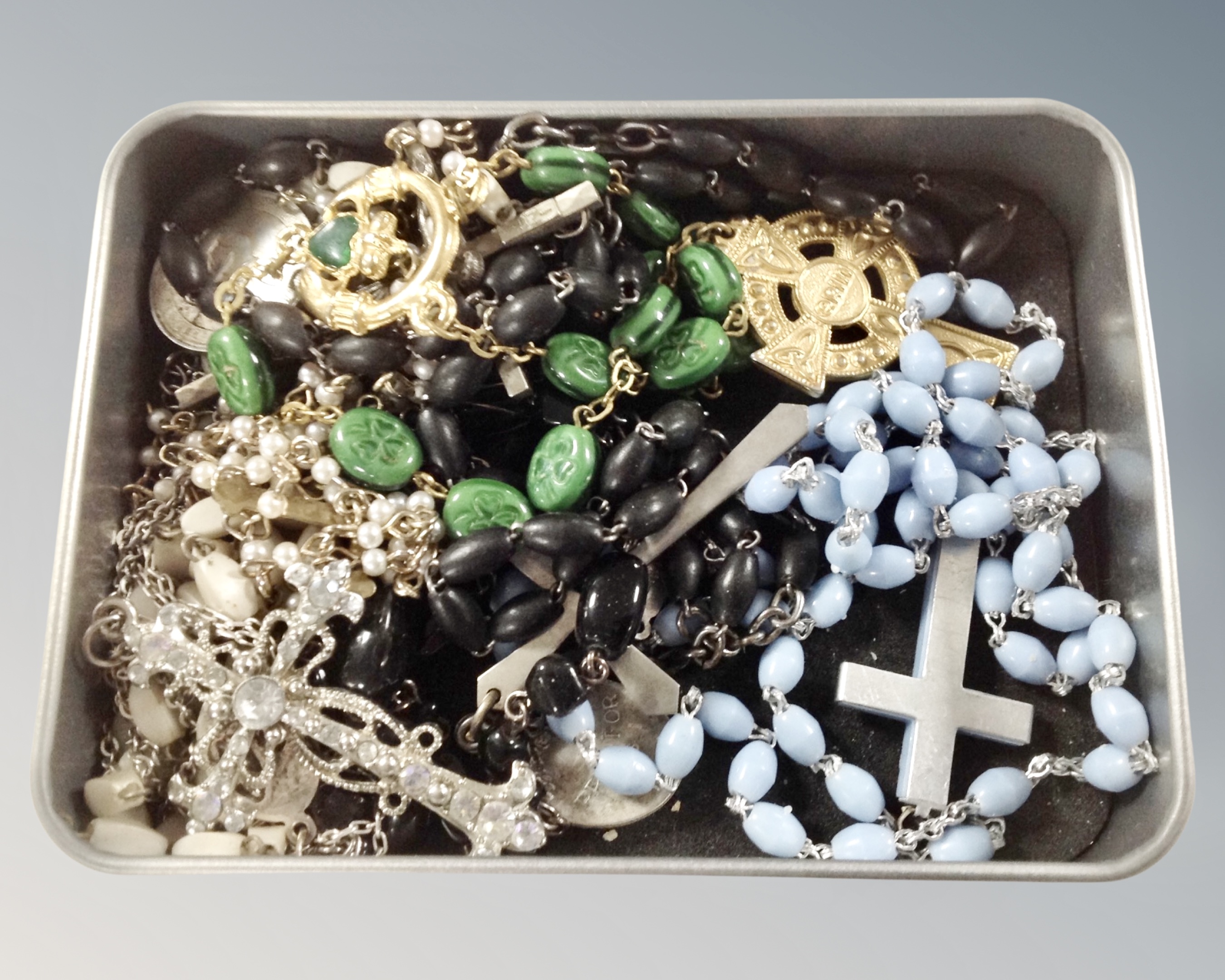 A small tin of prayer beads