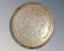 An engraved eastern brass tray (diameter 57cm)