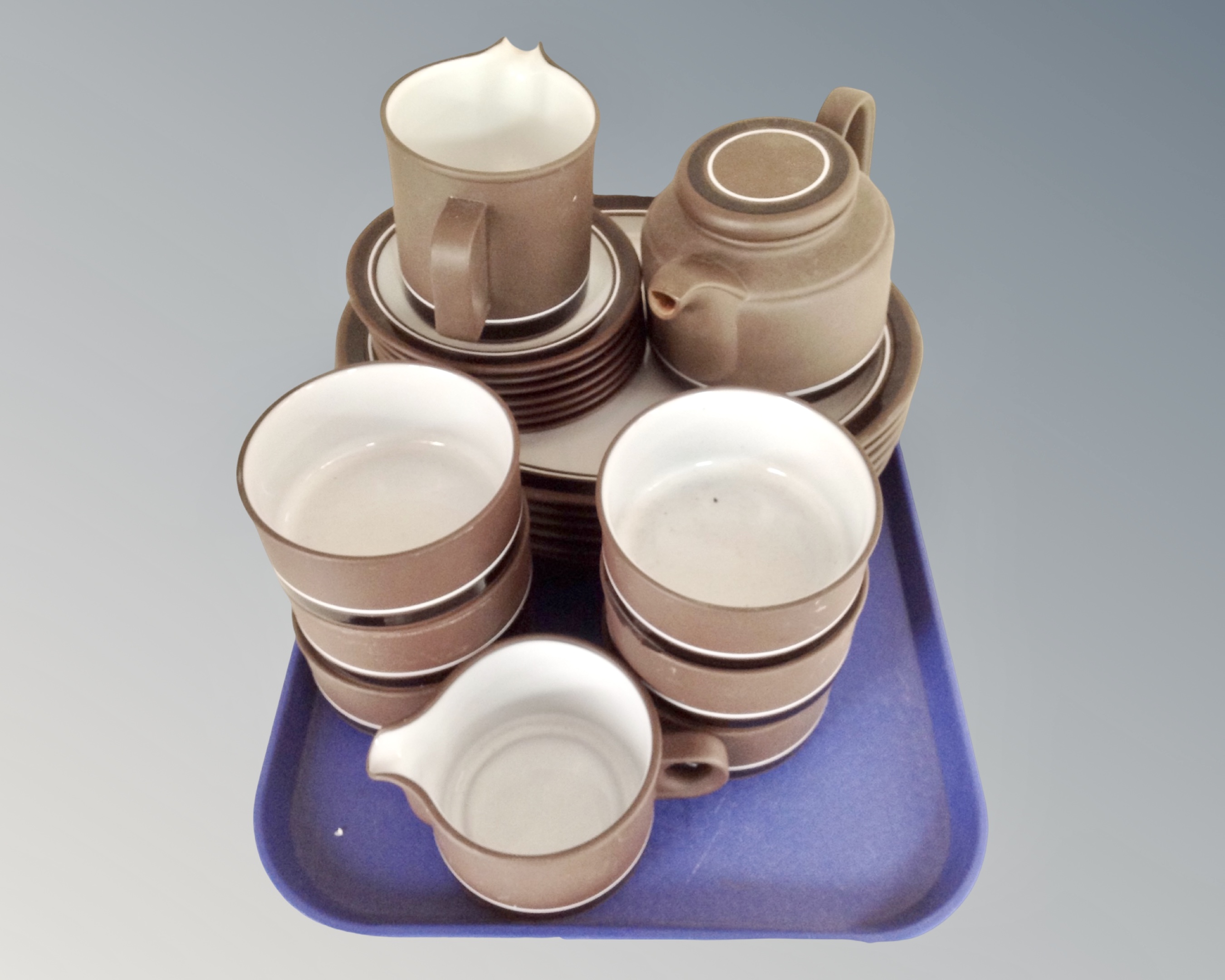 Approximately 22 pieces of Hornsea oven to tableware.