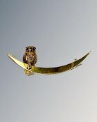A 9ct yellow gold crescent shaped bar brooch surmounted by an owl, 2.9g, width 40 mm.