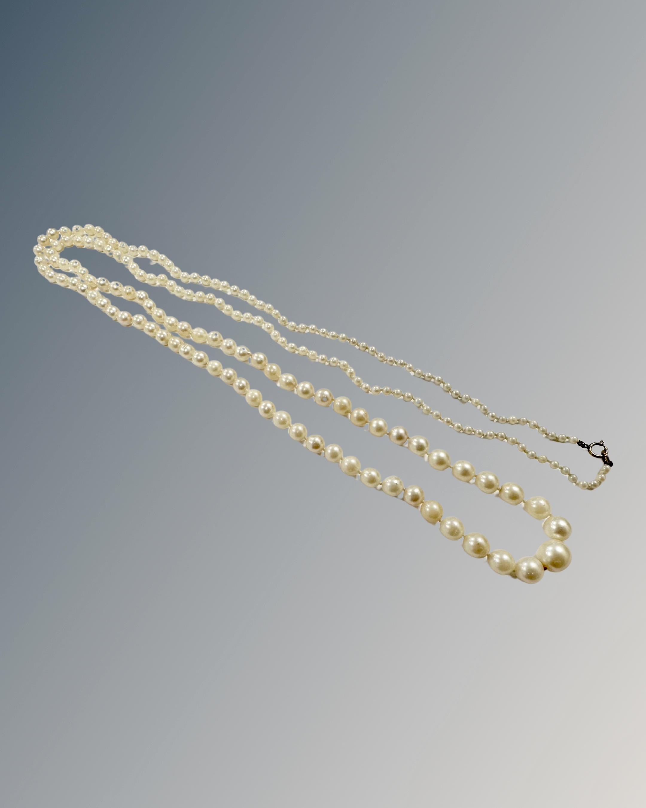 An early 20th century graduated pearl necklace, on 9ct yellow gold clasp, length 95 cm.