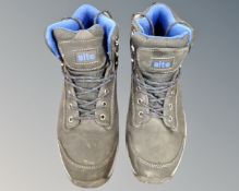 A boxed of pair of Site size 9 work boots.