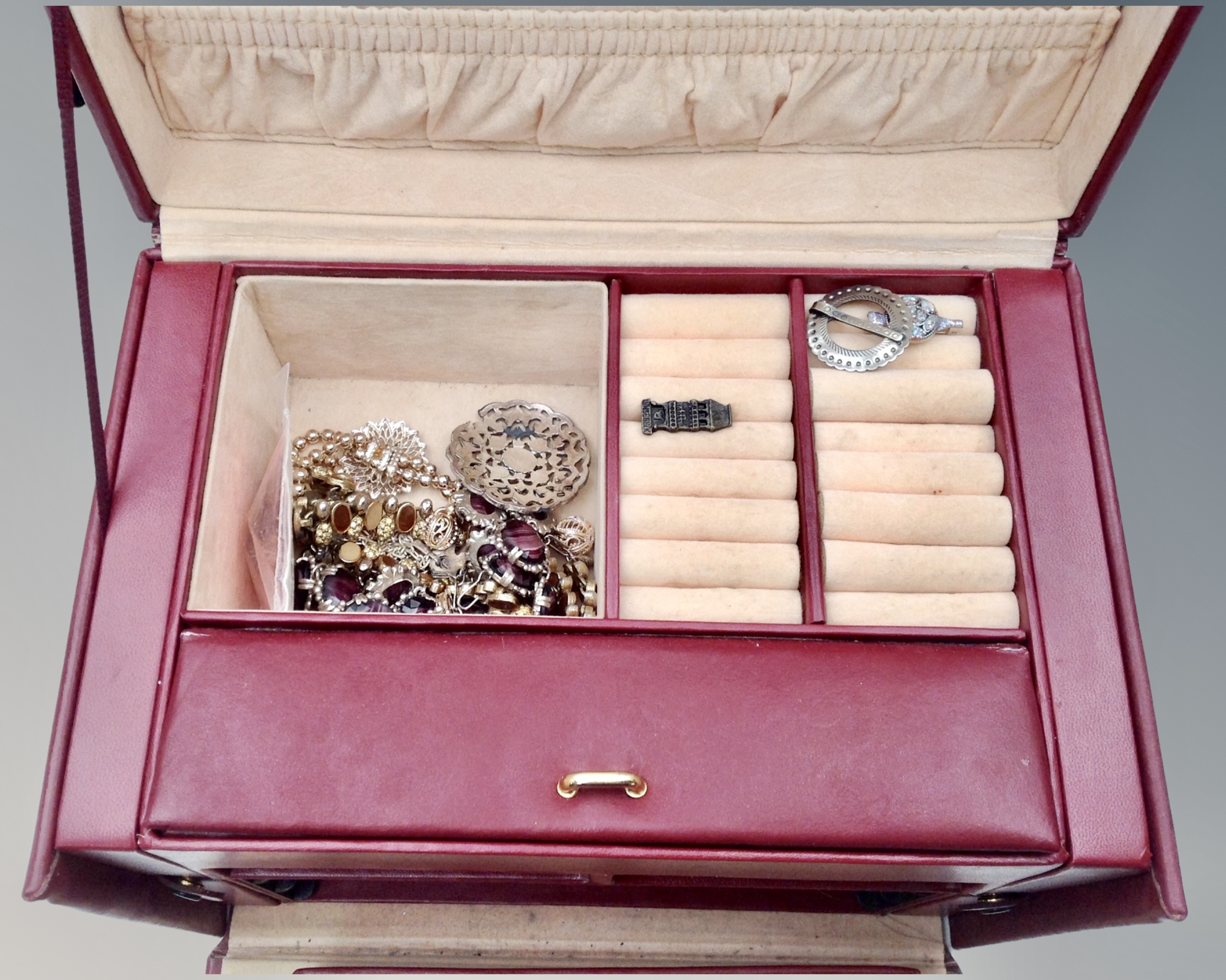 A contemporary jewellery chest containing costume brooches, earrings, necklaces etc. - Image 2 of 2