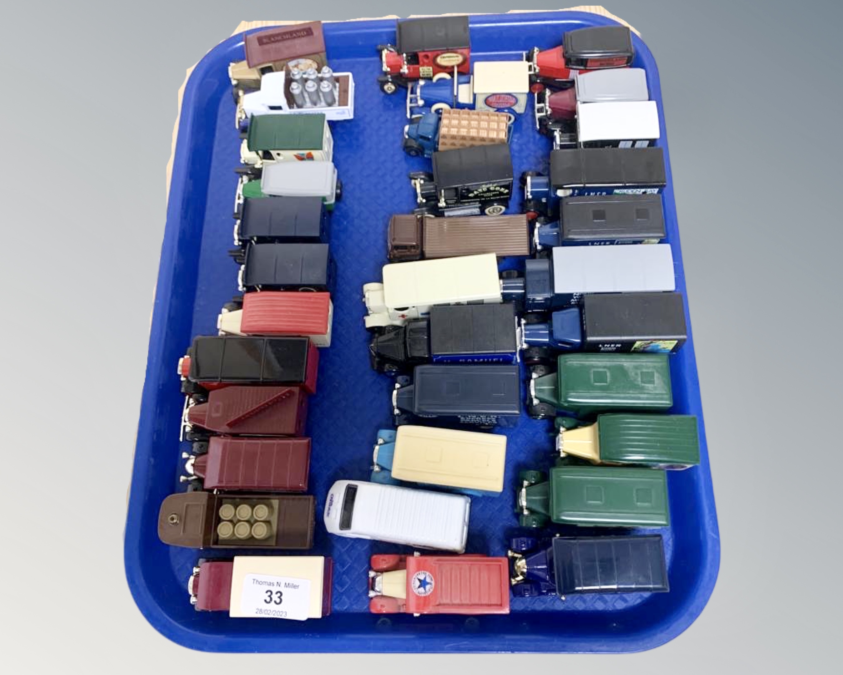 A collection of thirty-two unboxed die cast models, all commercial vehicles, Lledo, Oxford Diecast,