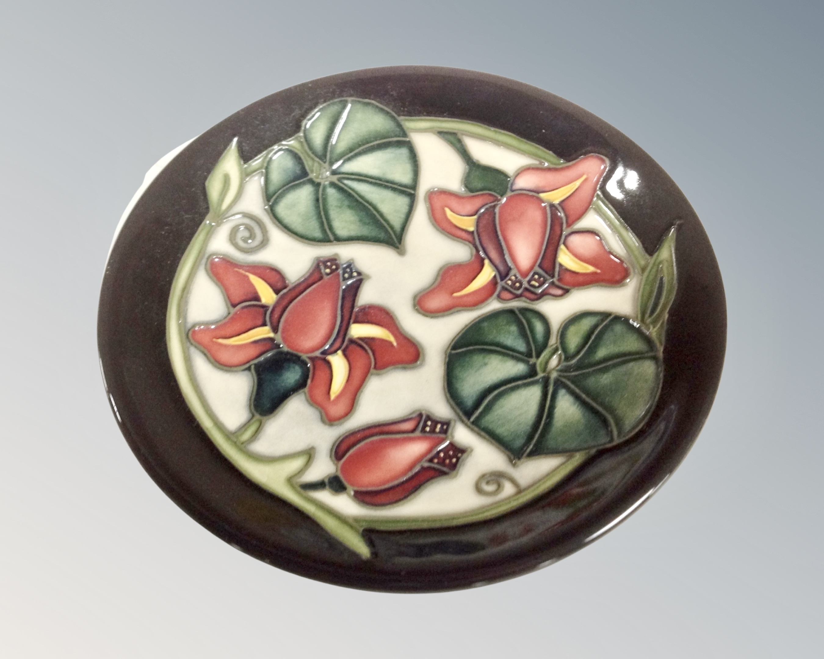 A Moorcroft pin dish, diameter 12 cm.